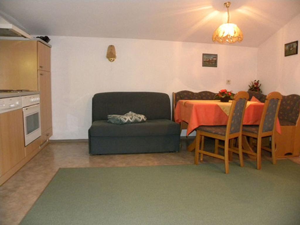 Gästehaus Emberger Mayrhofen Zimmer foto