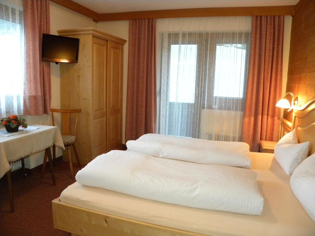 Gästehaus Emberger Mayrhofen Zimmer foto